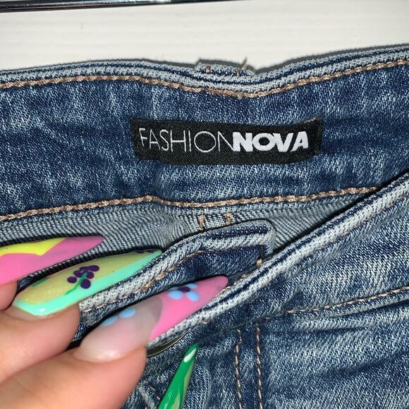 Fashion Nova Distressed Mom Jeans - Picture 4 of 5
